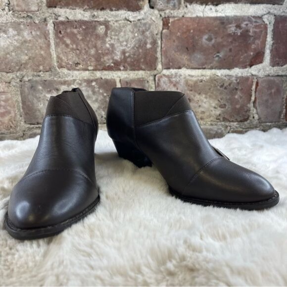 NWT Vionic '326 Point' Light Brown Pointed Toe Ankle Bootie Sz 6 - Picture 3 of 9